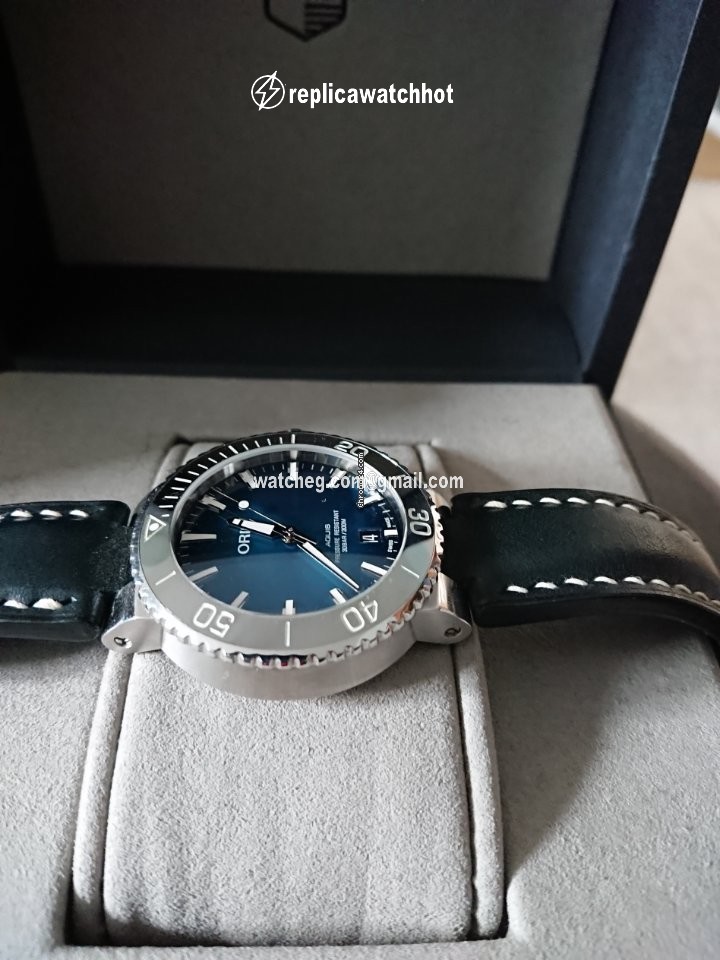 Oris Aquis Date Mens watch Unisex Automatic Steel 01 733 7732 4155-07 8 21 05PEB 3
