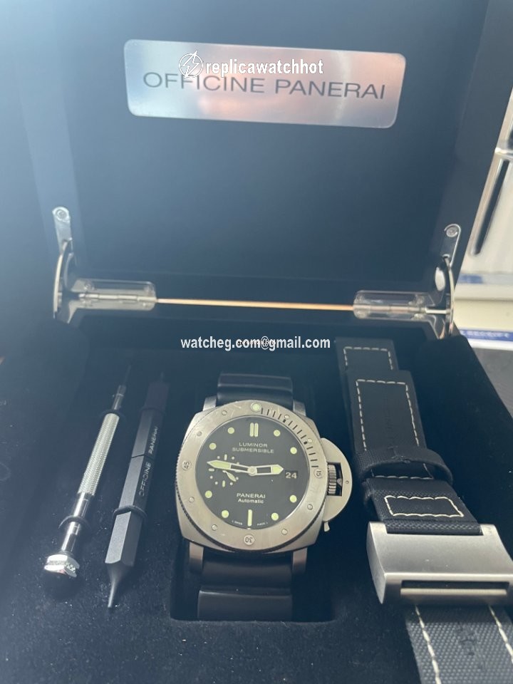 Panerai Luminor Submersible 1950 3 Days Automatic Mens watch Unisex Automatic Titanium PAM 00305 3