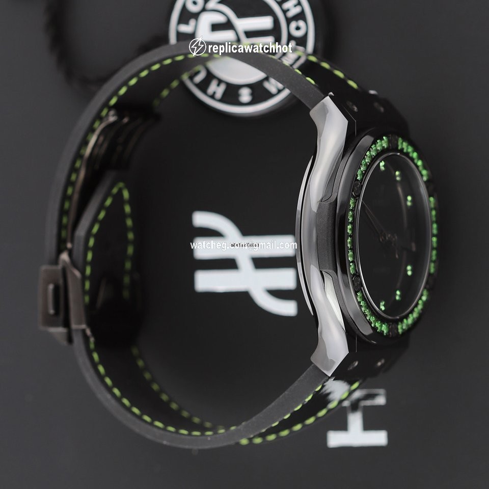 Hublot Classic Fusion 45, 42, 38, 33 mm Womens watch Automatic Ceramic 565.cx.1210.vr.1222 3