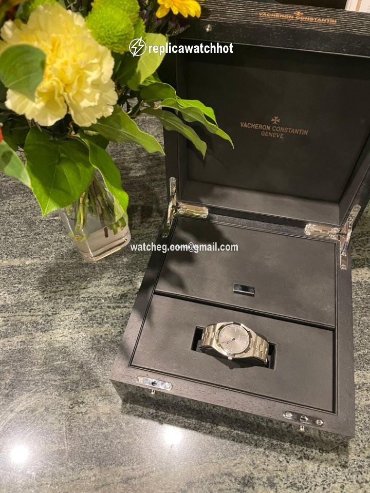 Vacheron Constantin Overseas Mens watch Unisex Automatic White gold 2000V 120G-B122 3