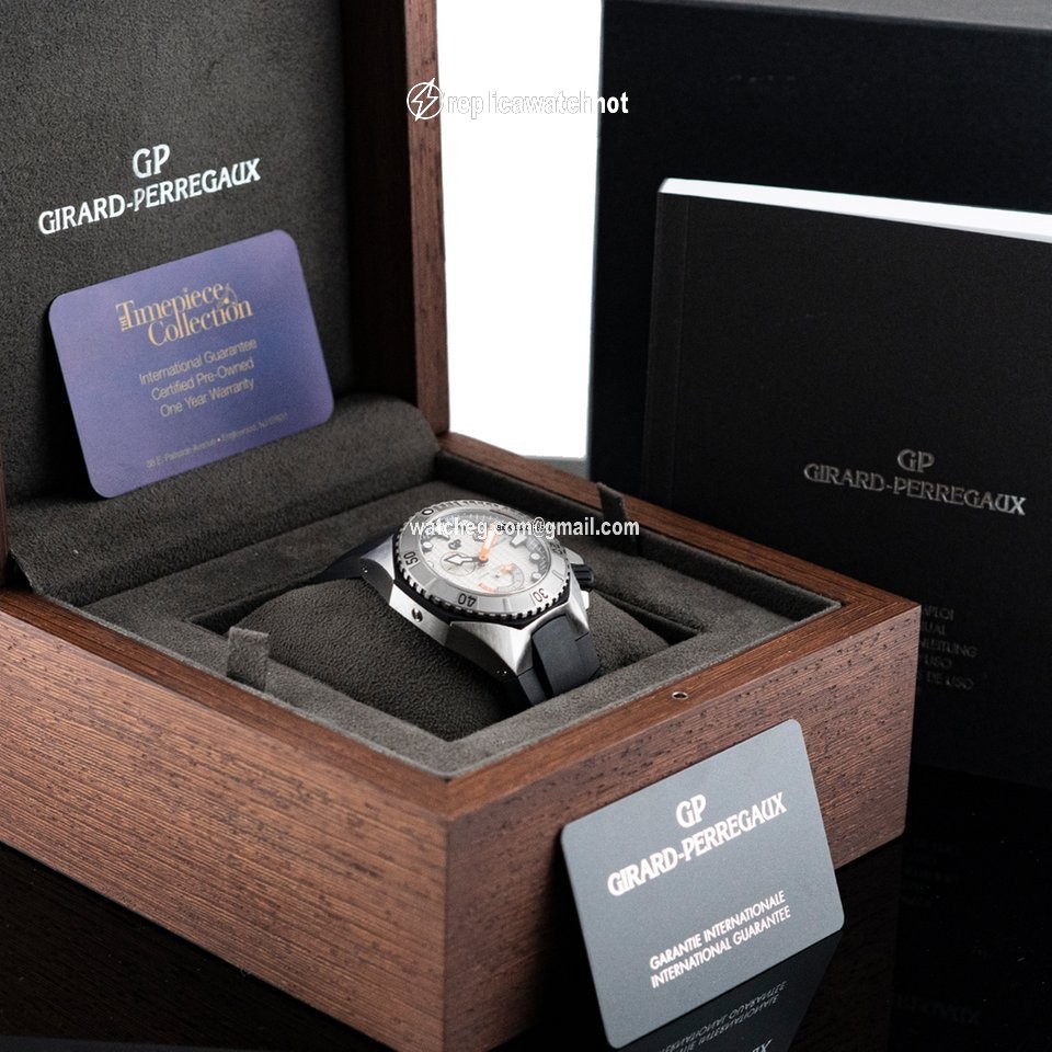 Girard Perregaux Sea Hawk Automatic Steel 49960-19-631-FK6A 3