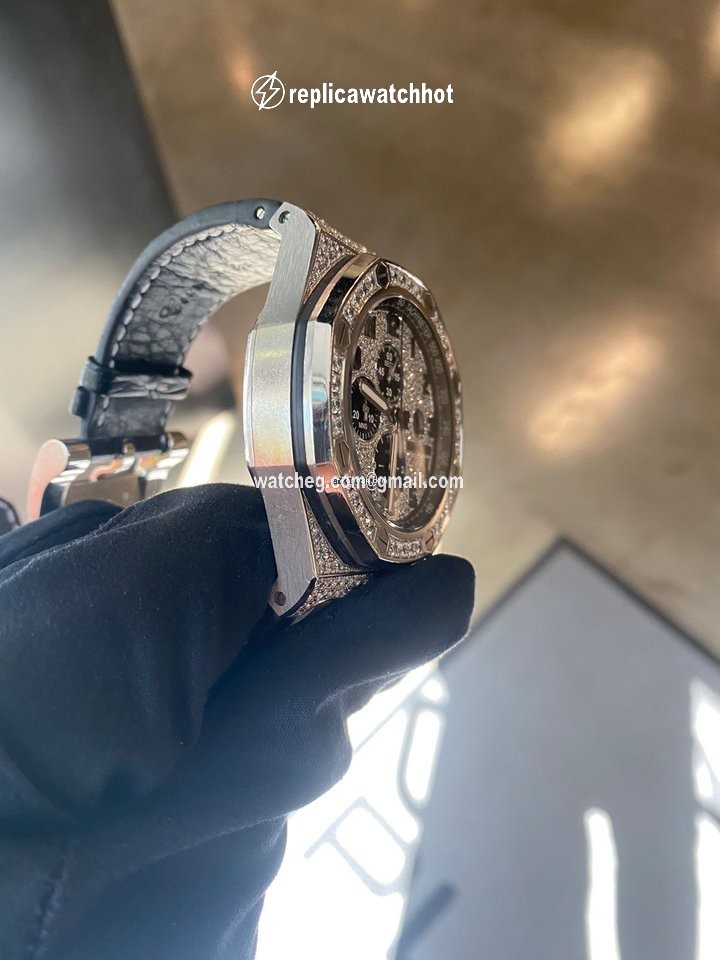 Audemars Piguet Royal Oak Offshore Chronograph Mens watch Unisex Automatic White gold 26215.BC.ZZ.A101CR.01 3