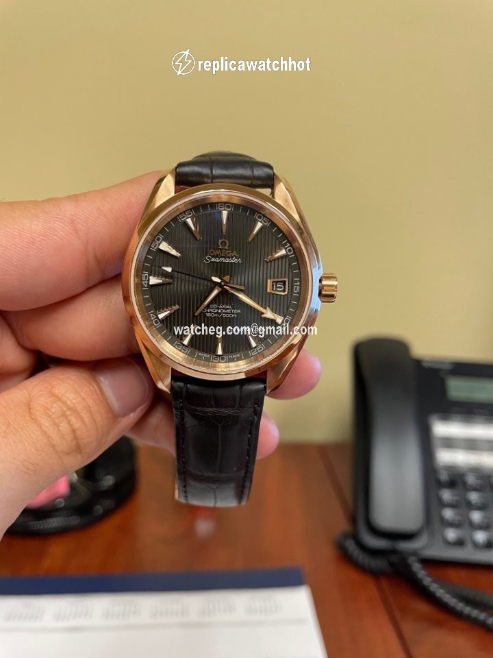 Omega Seamaster Aqua Terra Mens watch Unisex Automatic Rose gold 231.53.42.21.06.001 3