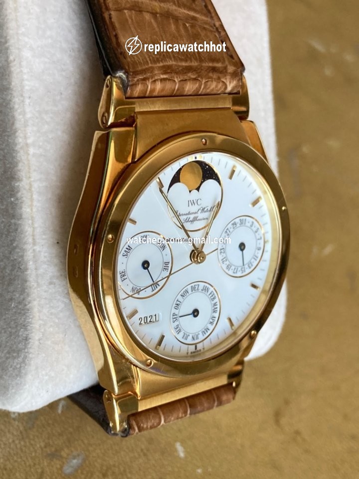 IWC Ingenieur Mens watch Unisex Automatic Yellow gold IW3540 3