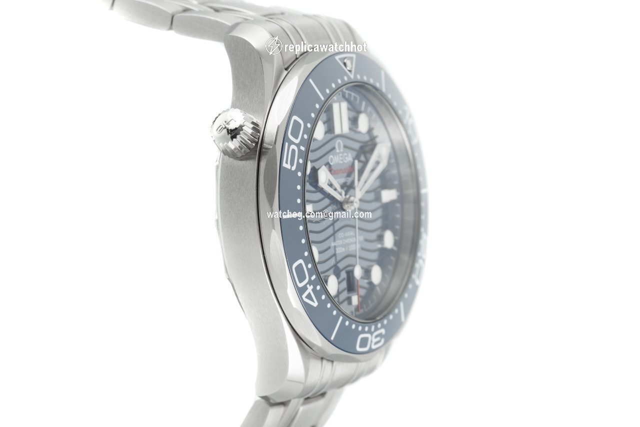 Omega Seamaster Diver 300 M Mens watch Unisex Automatic Steel 210.32.42.20.03.001 3