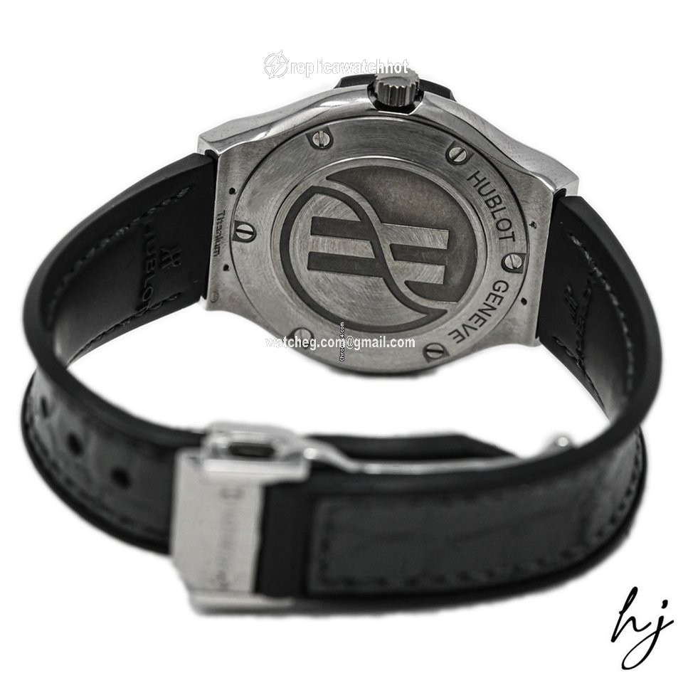 Hublot Classic Fusion Quartz Womens watch Quartz Titanium 581.NX.2610.RX 3