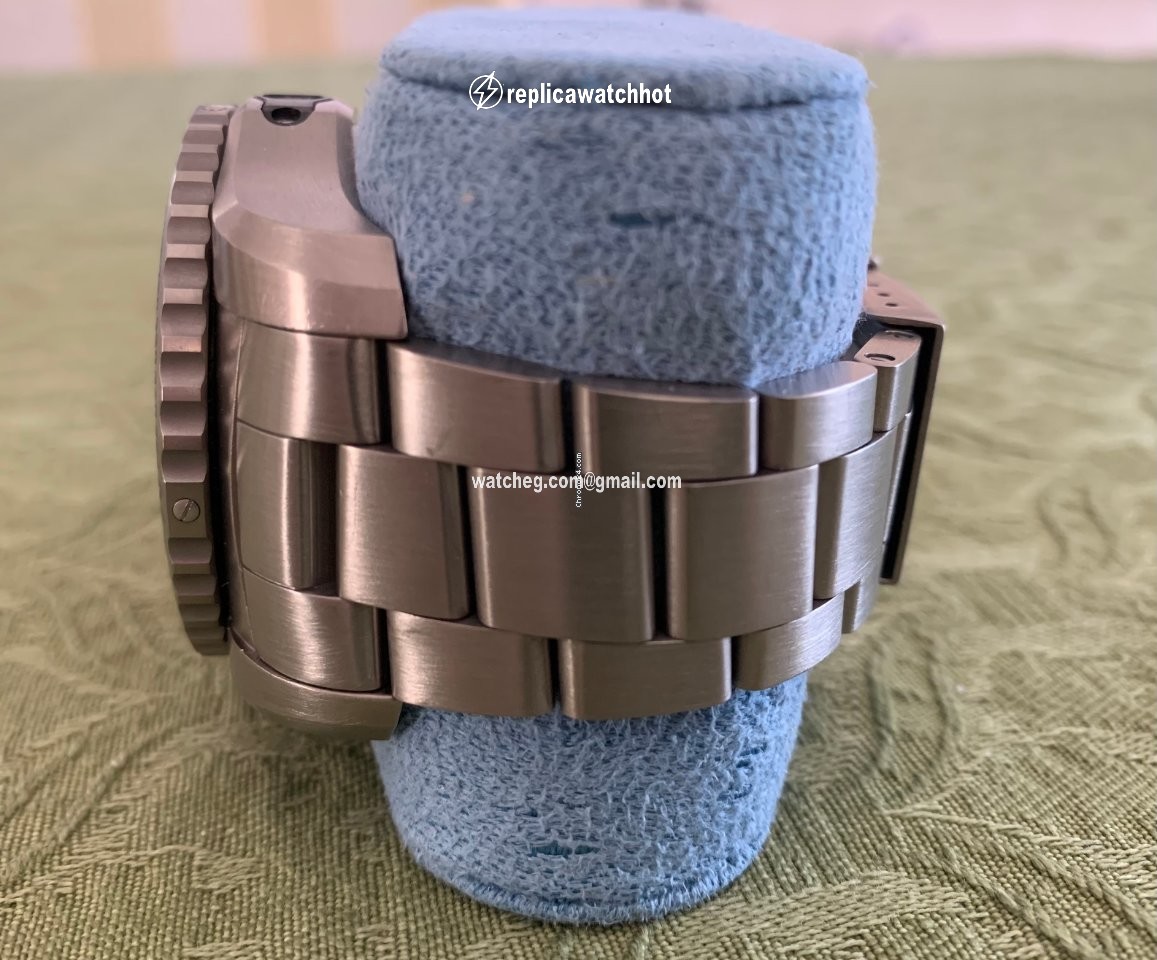 Breitling Cockpit B50 Mens watch Unisex Quartz Titanium EB501019.C904.160S.E20DSA.2 3