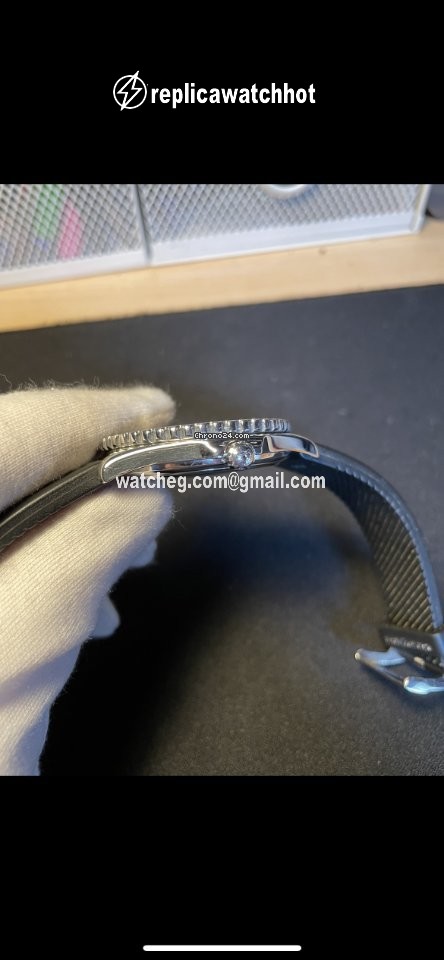 Breitling Chronospace Mens watch Unisex Quartz A56012 3