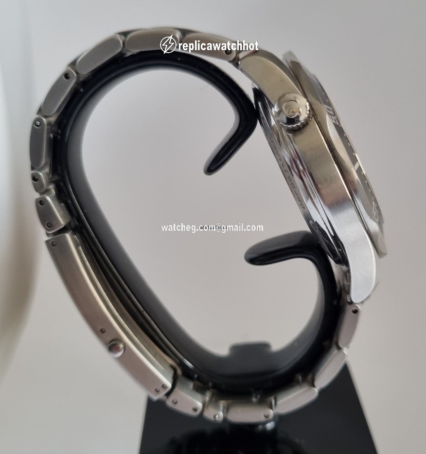 Omega Seamaster Diver 300 M Mens watch Unisex Automatic Steel 212.30.41.20.01.001 3