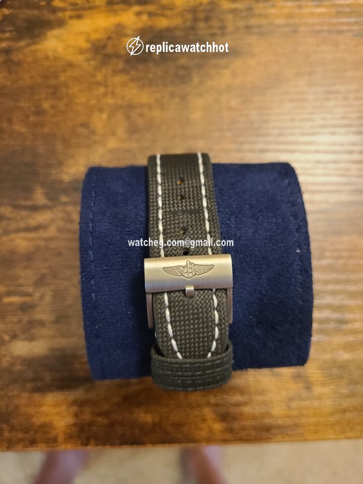Breitling Avenger Mens watch Unisex Automatic Steel A17318101B1X1 3