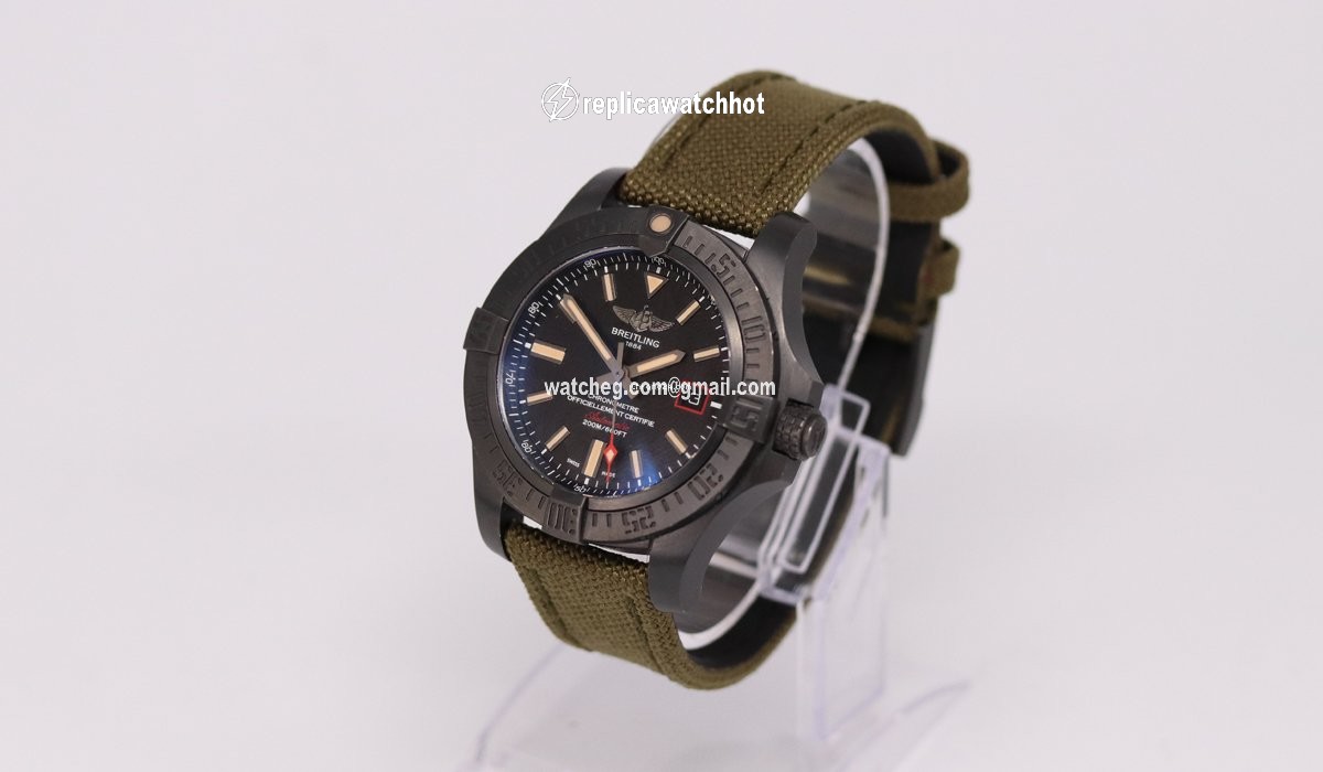 Breitling Avenger Blackbird 44 Automatic Titanium V1731110  BD74 3