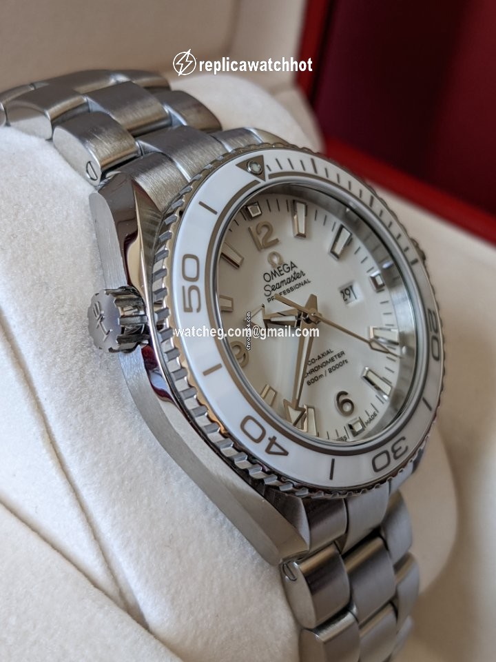 Omega Seamaster Planet Ocean Mens watch Unisex Automatic Steel 232.30.38.20.04.001 3