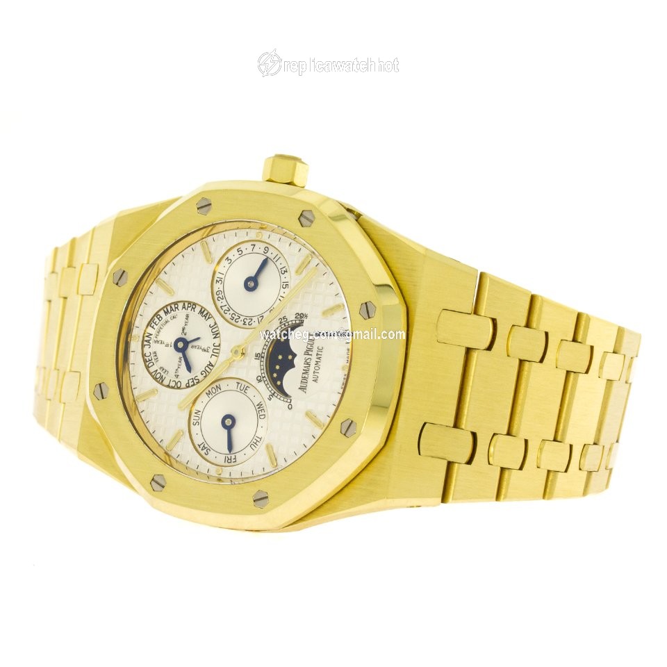 Audemars Piguet Royal Oak Perpetual Calendar Mens watch Unisex Automatic Yellow gold 25820BA.OO.0944BA.02 3