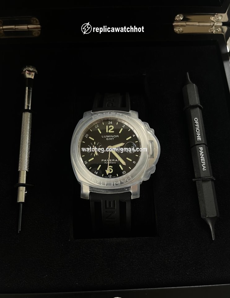 Panerai Luminor GMT Automatic Mens watch Unisex Automatic Steel PAM 00244 3