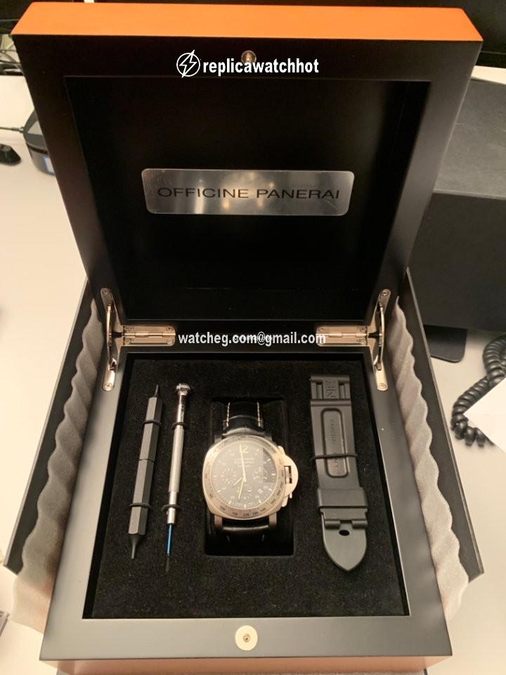 Panerai Luminor Chrono Mens watch Unisex Automatic Steel PAM 00250 3