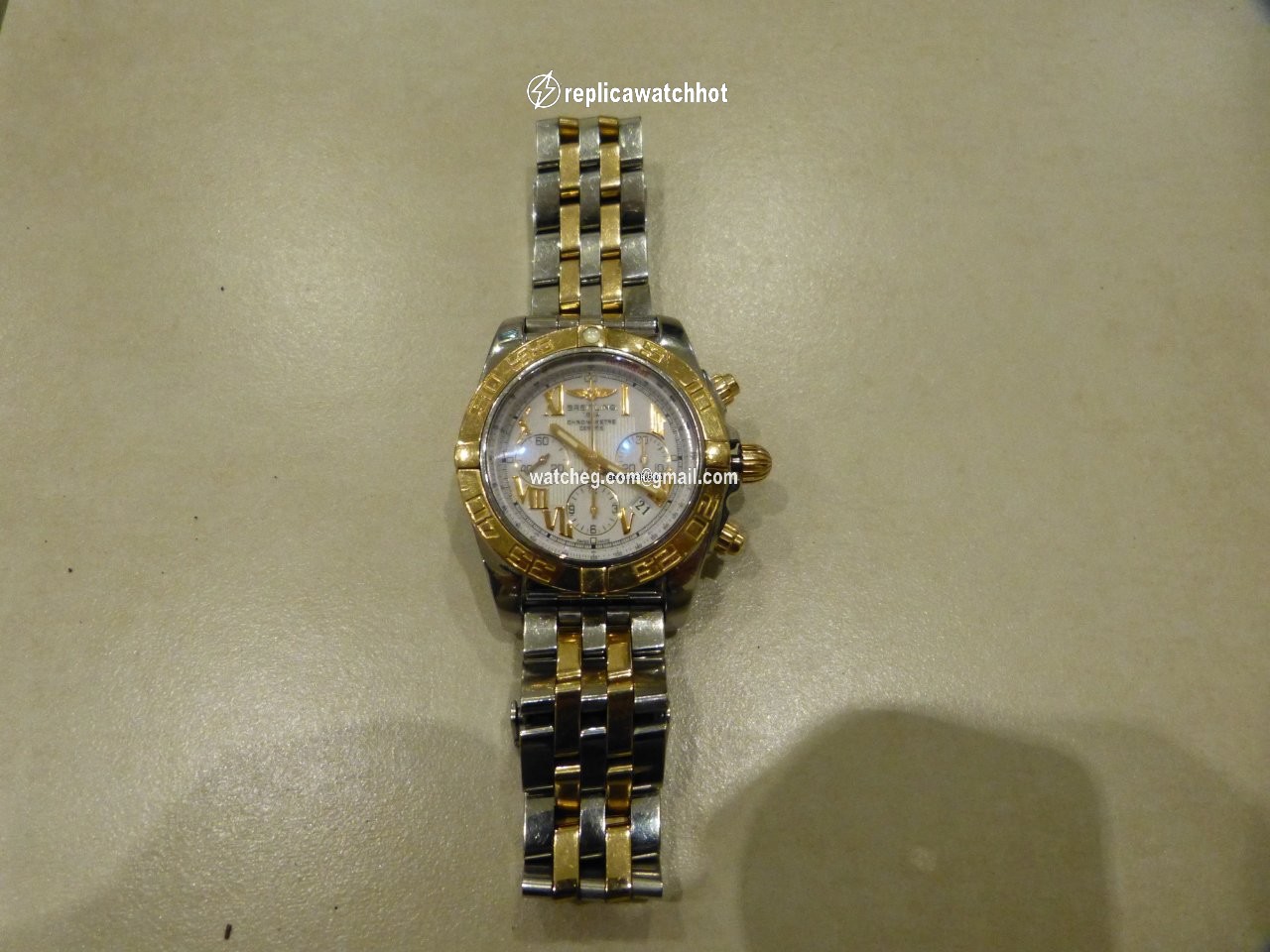 Breitling Chronomat 44 Mens watch Unisex Automatic Gold Steel CB 0110 3