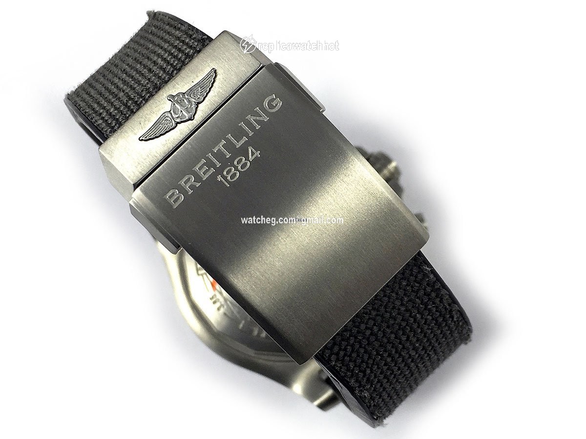 Breitling Avenger Bandit Mens watch Unisex Automatic Titanium E1338310 M534 253S E20DSA.2 3