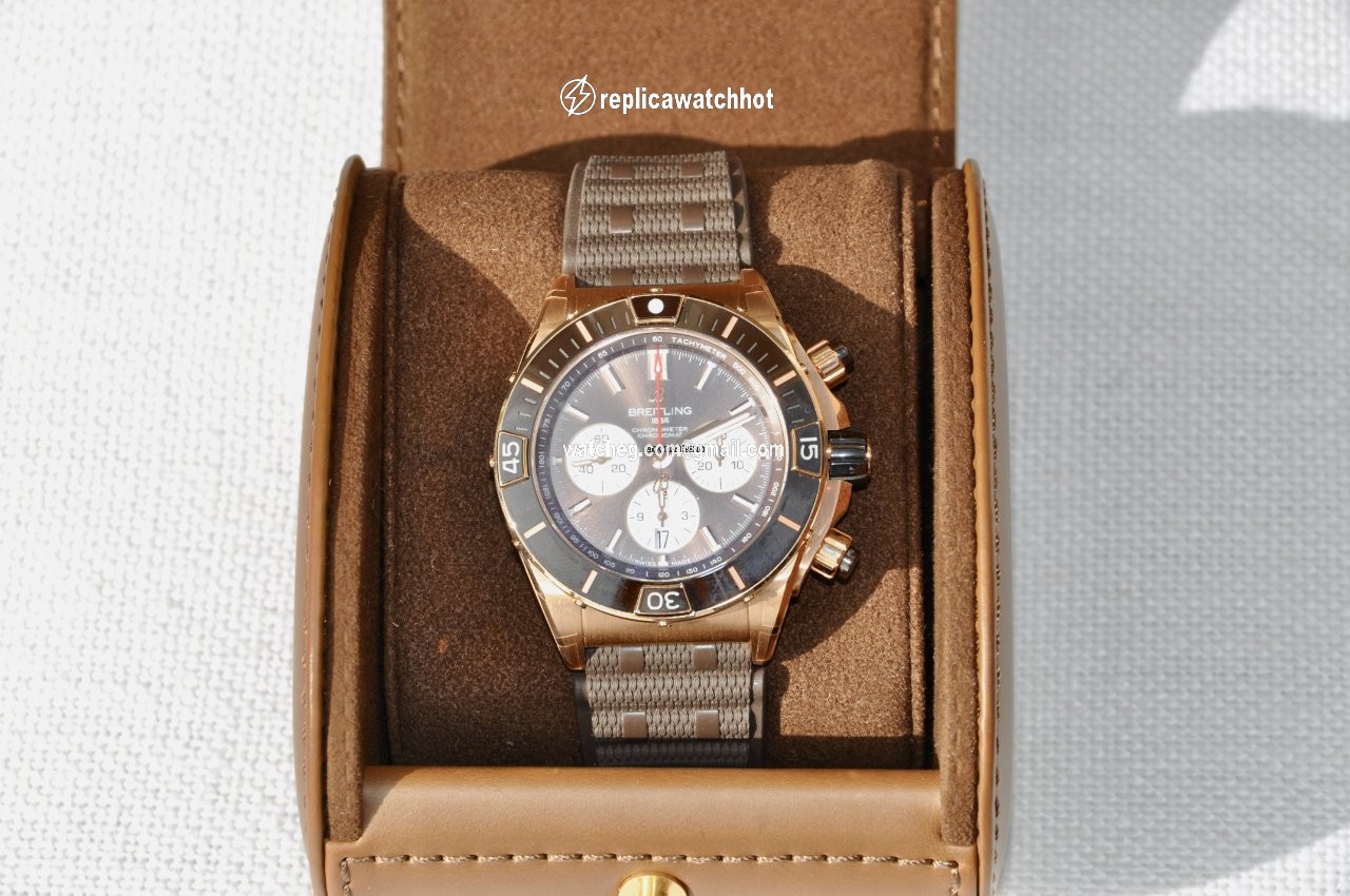 Breitling Chronomat Mens watch Unisex Automatic Rose gold RB0136E31Q1S1 3