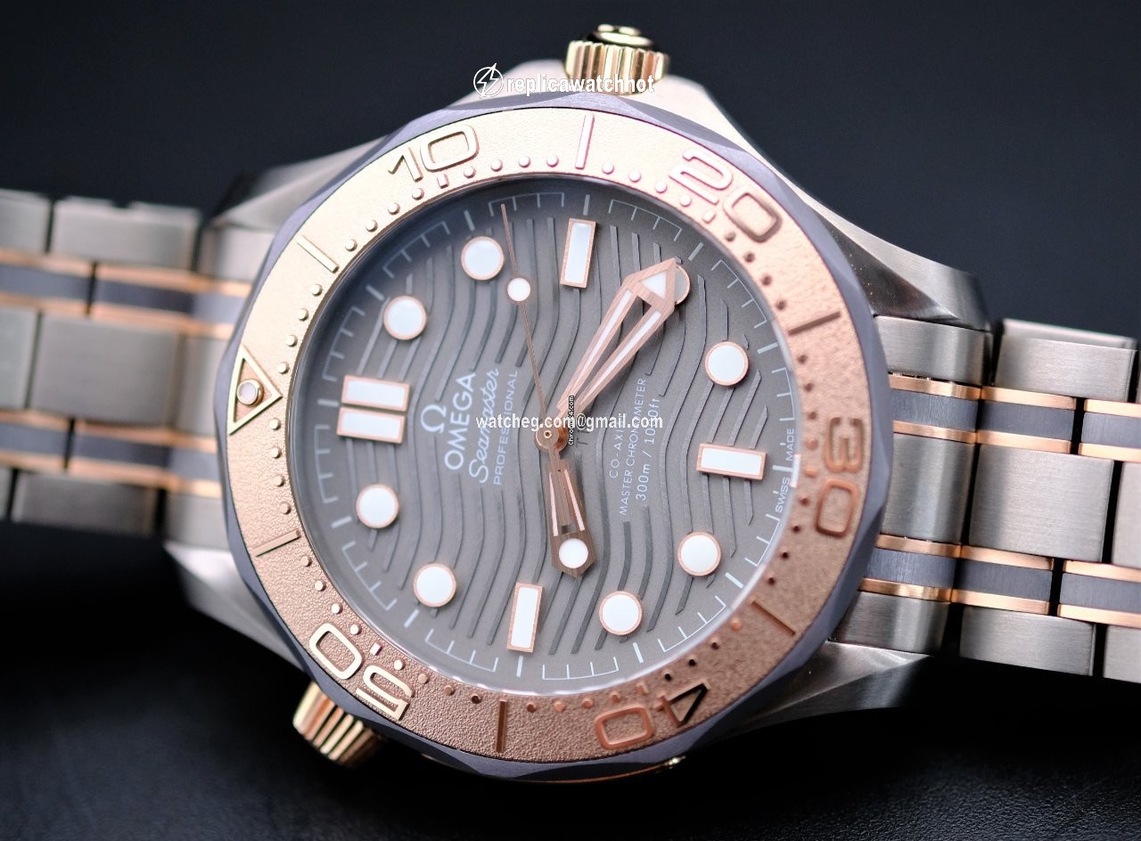 Omega Seamaster Diver 300 M Mens watch Unisex Automatic Titanium 210.60.42.20.99.001 3