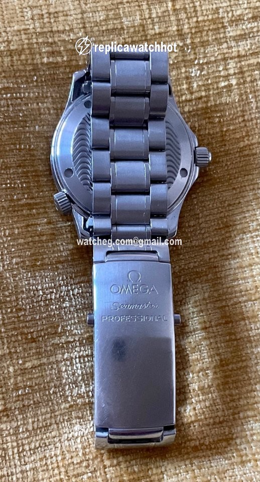 Omega Seamaster Diver 300 M Mens watch Unisex Quartz Steel 21230416101001 3