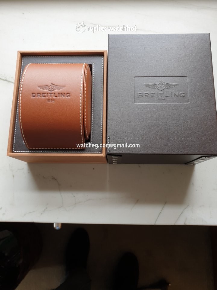 Breitling Avenger Hurricane Mens watch Unisex Automatic Carbon XB0180E4|BF31|284S|X20D.4 3