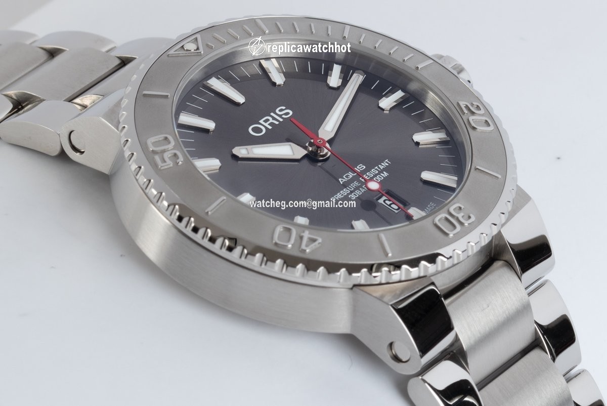 Oris Aquis Date Mens watch Unisex Automatic Steel 01 733 7730 4153-07 8 24 05PEB 3
