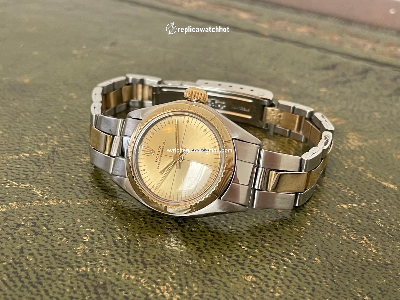 Rolex Oyster Perpetual 26 Womens watch Gold Steel Automatic 6724 3