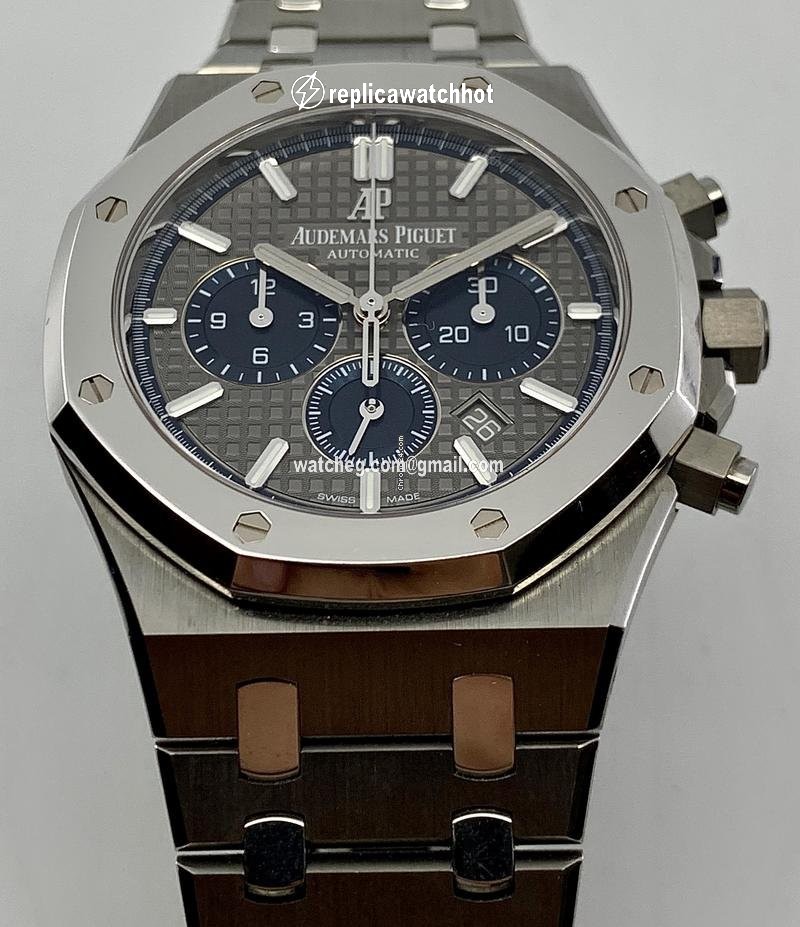 Audemars Piguet Royal Oak Chronograph Automatic Titanium 26331IP.00.1220IP.01 3