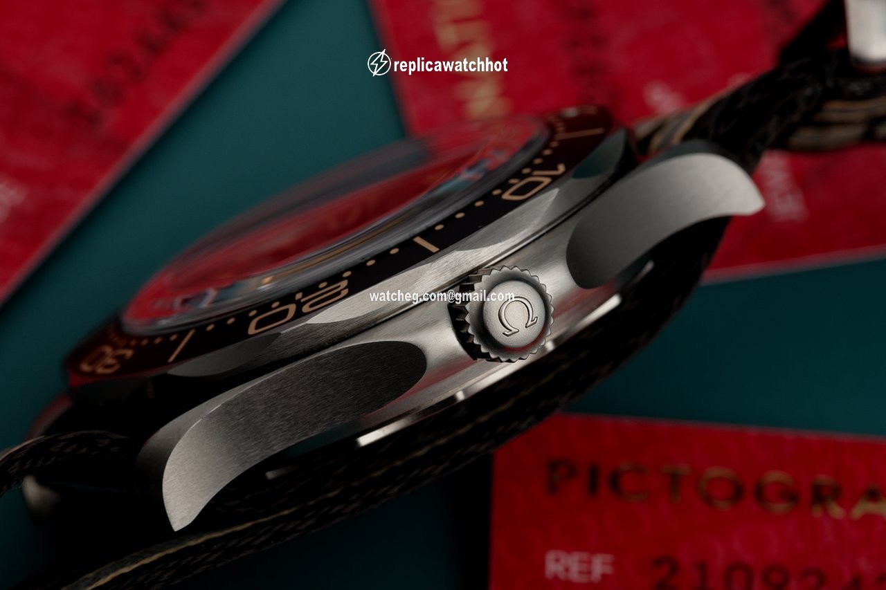 Omega Seamaster Diver 300 M Automatic Titanium 210.92.42.20.01.001 3