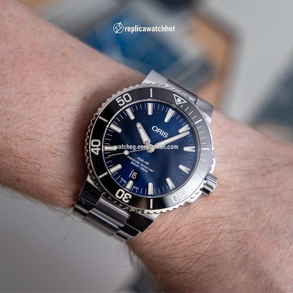 Oris Aquis Date Mens watch Unisex Automatic Steel 01 733 7730 4135-07 8 24 05PEB 3