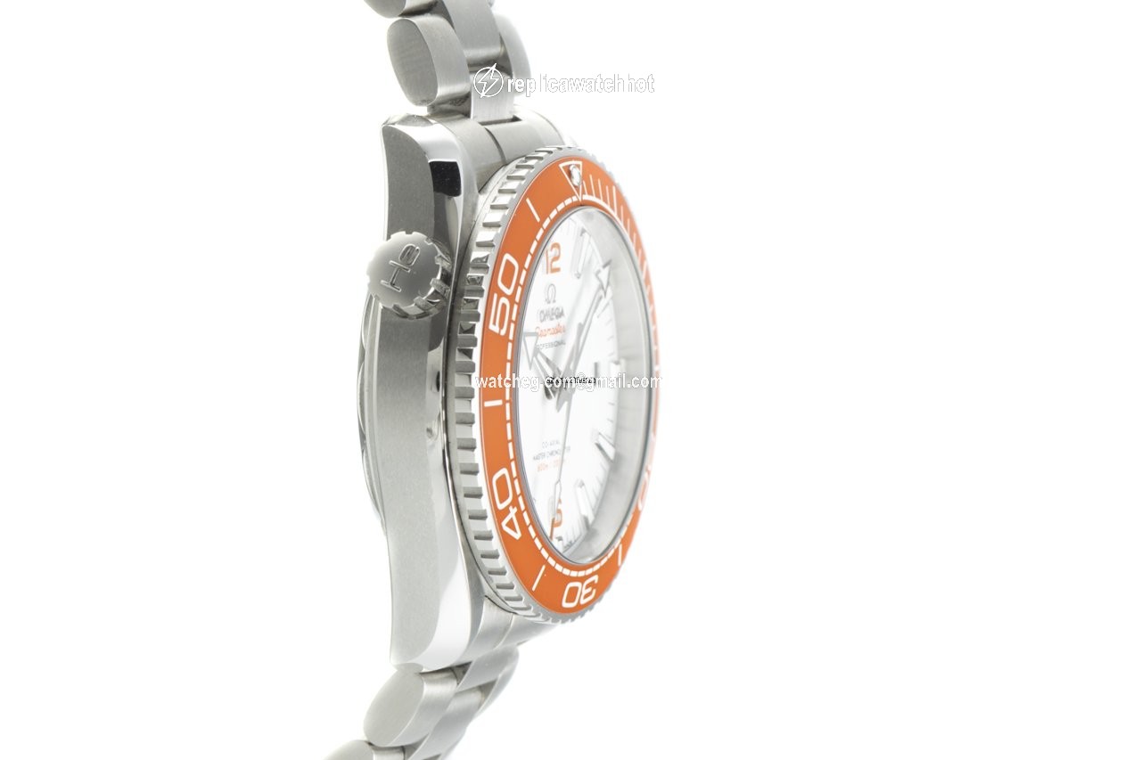 Omega Seamaster Planet Ocean Mens watch Unisex Automatic Steel 215.30.44.21.04.001 3