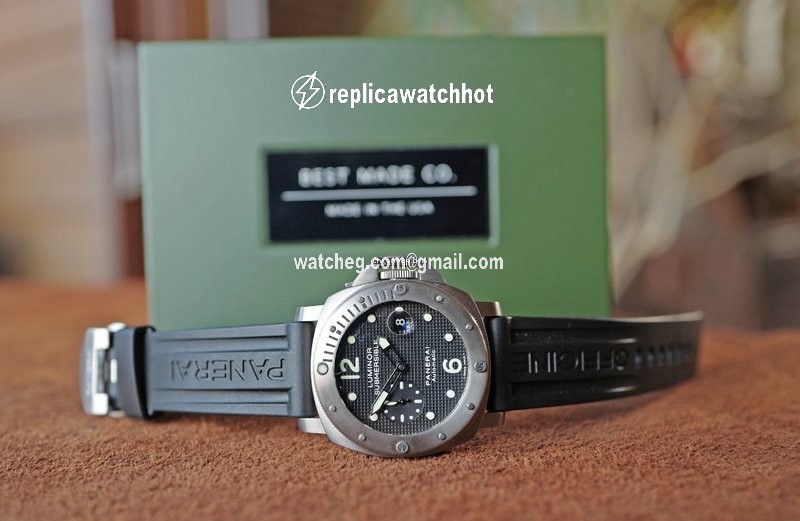 Panerai Luminor Submersible Automatic Titanium PAM 25 3