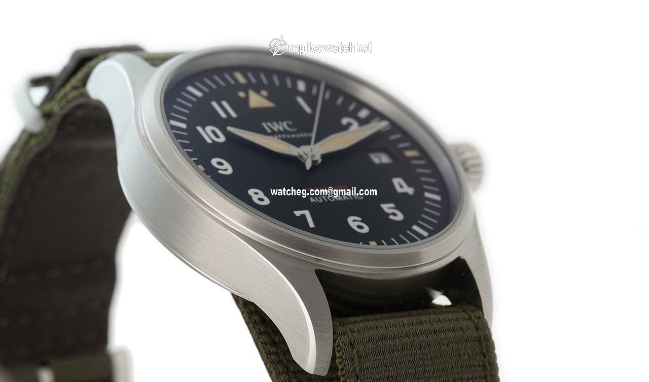 IWC Pilot Automatic Steel IW326801 4