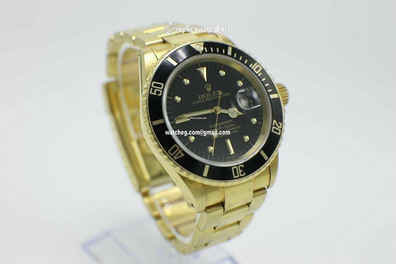 Rolex Submariner Date Yellow gold Automatic 16808 4