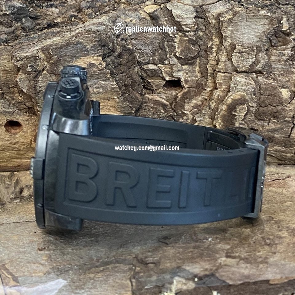 Breitling Avenger Hurricane Automatic XB1210E4 4