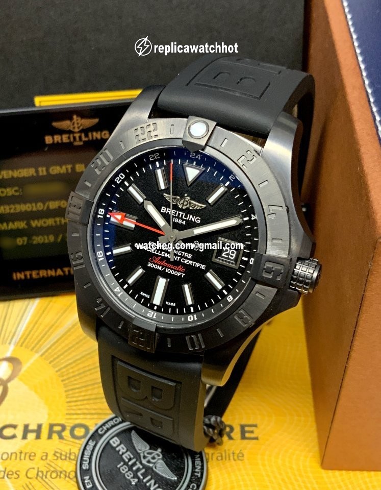 Breitling Avenger II GMT Mens watch Unisex Automatic Steel M3239010 BF04 4