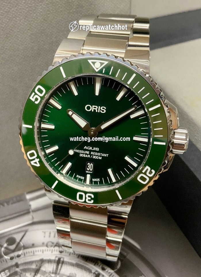 Oris Aquis Date Mens watch Unisex Automatic Steel 01 733 7730 4157-07 8 24 05PEB 4