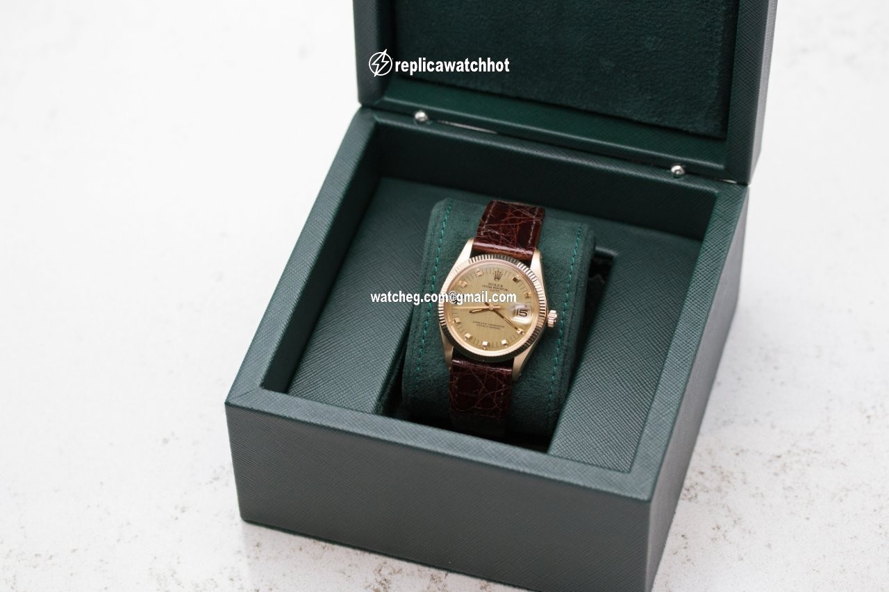 Rolex Oyster Perpetual Date Mens watch Unisex Yellow gold Automatic 1503 Vintage 4