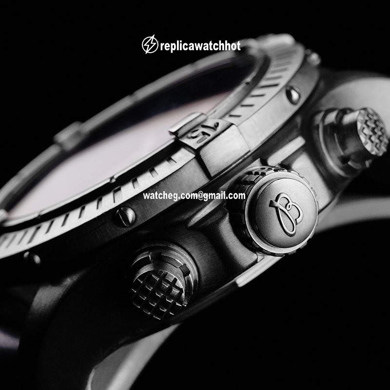 Breitling Avenger Mens watch Unisex Automatic E13360 4