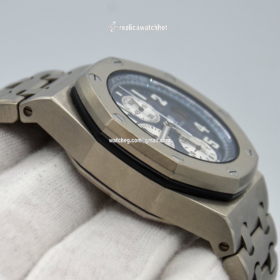 Audemars Piguet Royal Oak Offshore Chronograph Mens watch Unisex Automatic Titanium 25721TI.OO.1000TI.04.A 4