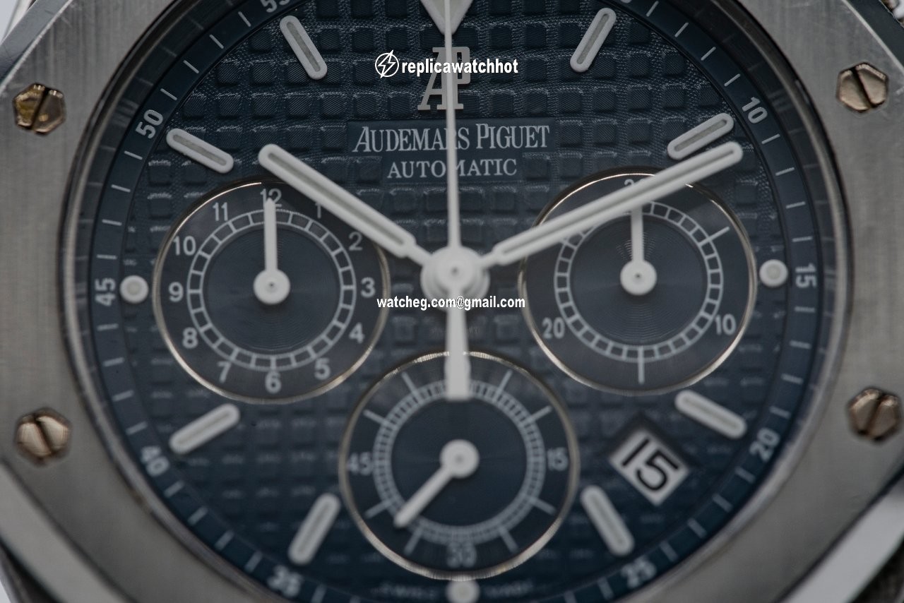 Audemars Piguet Royal Oak Chronograph Steel 26300ST.OO.1110ST.04 4