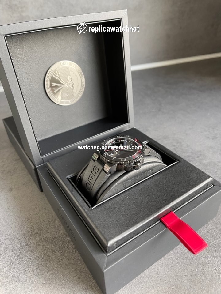 Oris El Hierro Limited Edition Mens watch Unisex Automatic Steel 01 733 7653 4783-Set RS 4