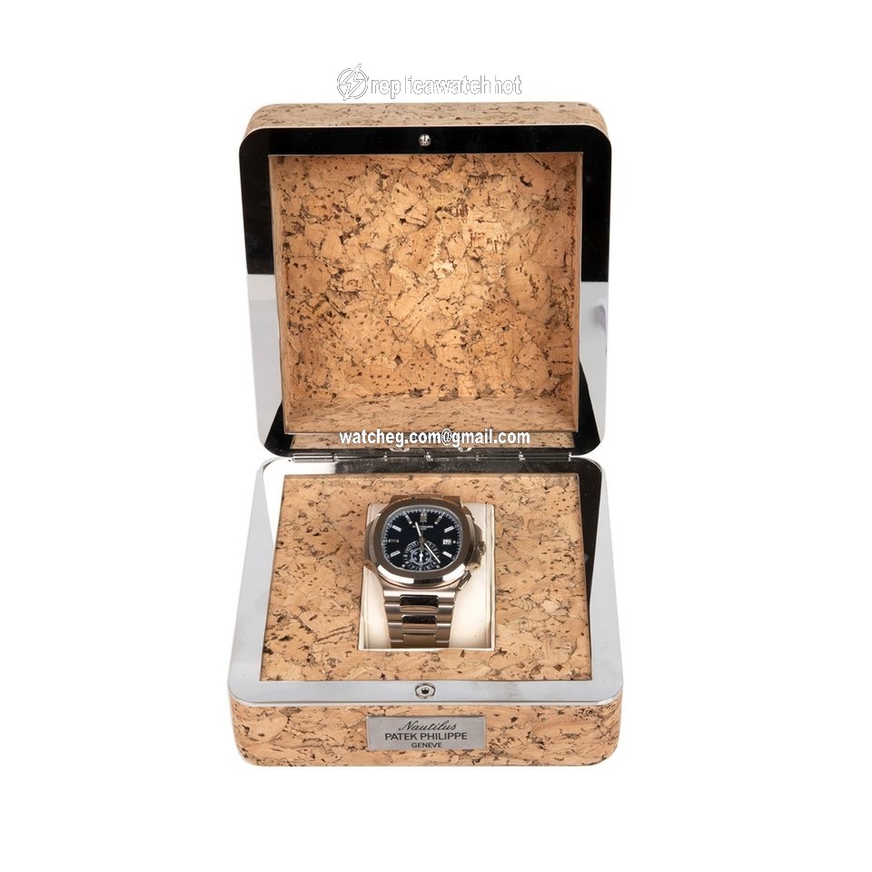 Patek Philippe Nautilus Automatic White gold 5976G 4