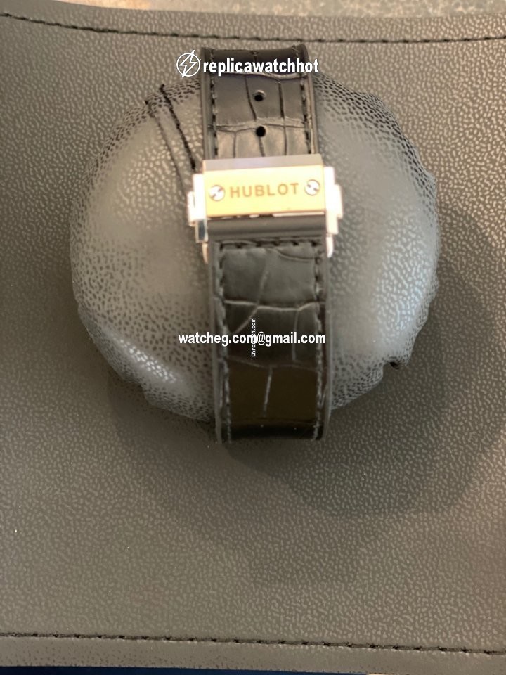 Hublot Classic Fusion 45, 42, 38, 33 mm Mens watch Unisex Automatic Titanium 542.NO.1181.LR 4