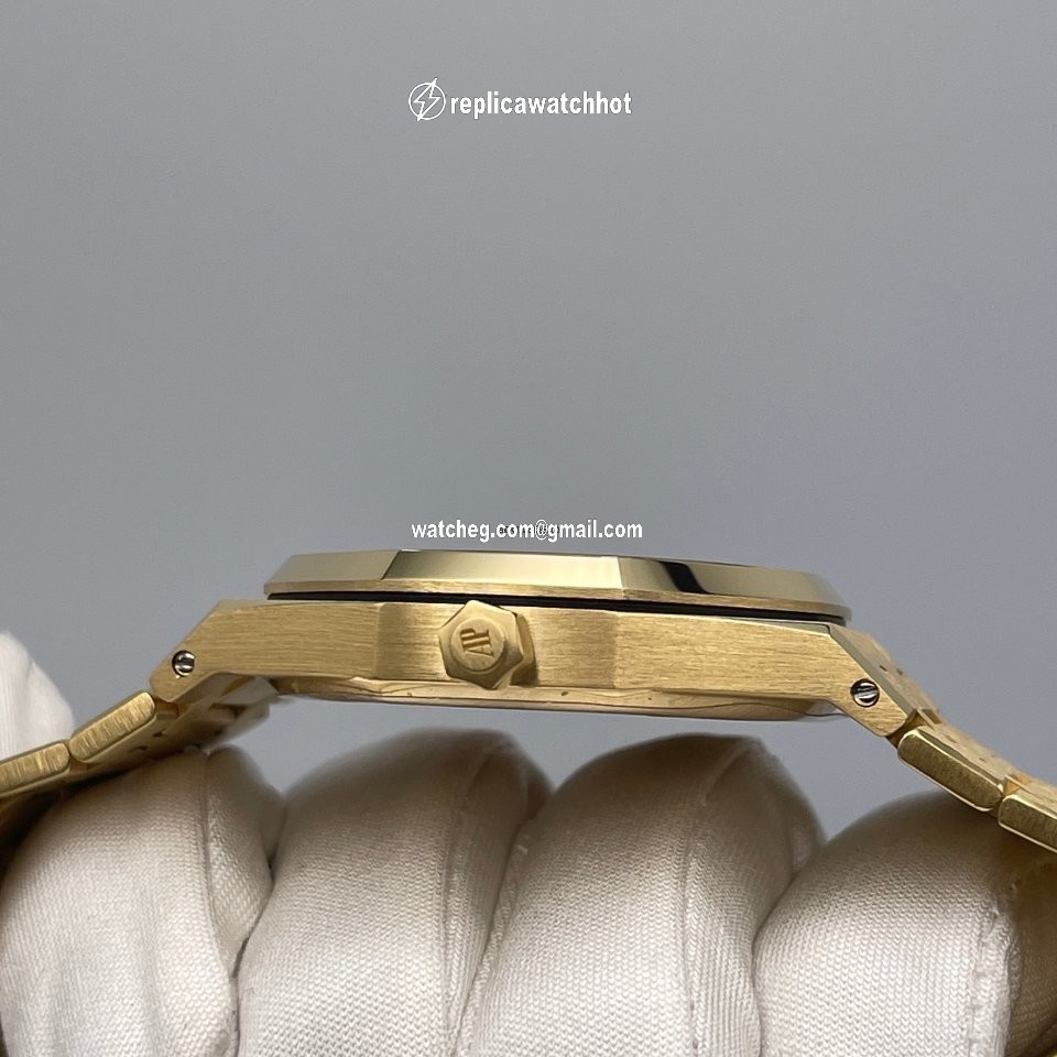 Audemars Piguet Royal Oak Day-Date Mens watch Unisex Automatic Yellow gold 25594BA.OO.0789BA.05 4