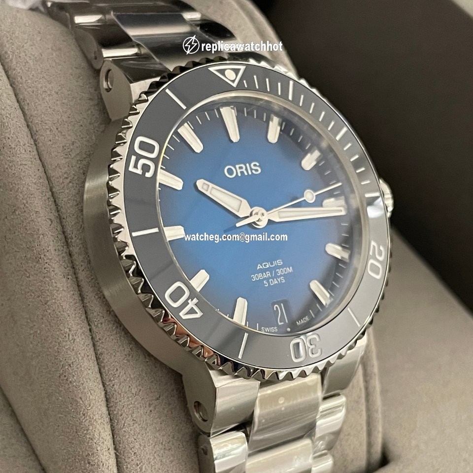 Oris Aquis Date Mens watch Unisex Automatic Steel 01 400 7769 4135-07 8 22 09PEB 4