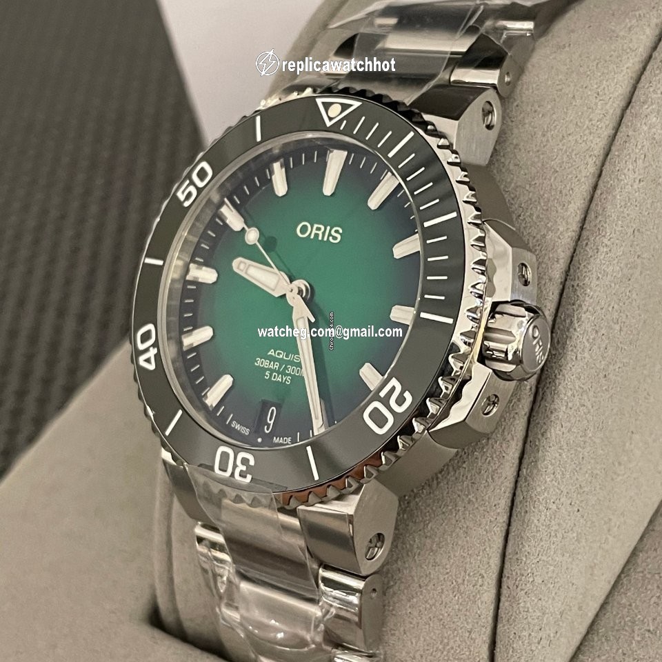 Oris Aquis Date Mens watch Unisex Automatic Steel 01 400 7769 4157 07 8 22 09PEB 4