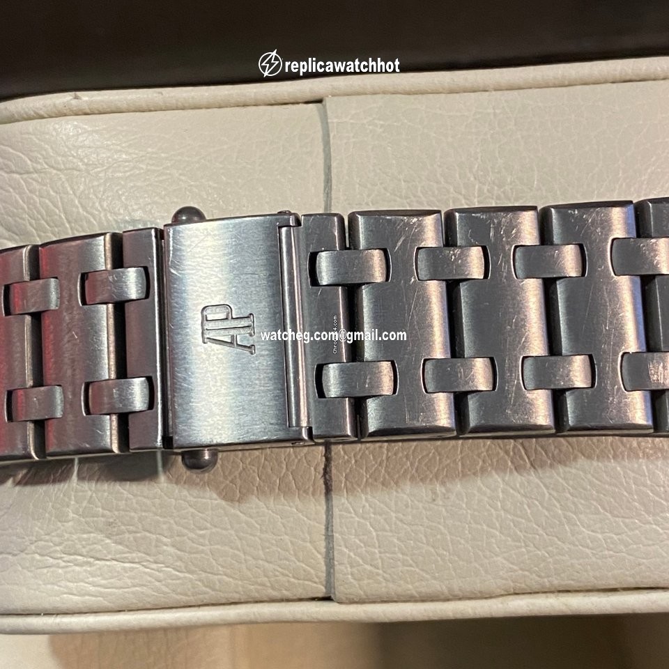 Audemars Piguet Royal Oak Offshore Chronograph Mens watch Unisex Automatic Titanium 25721TI 4