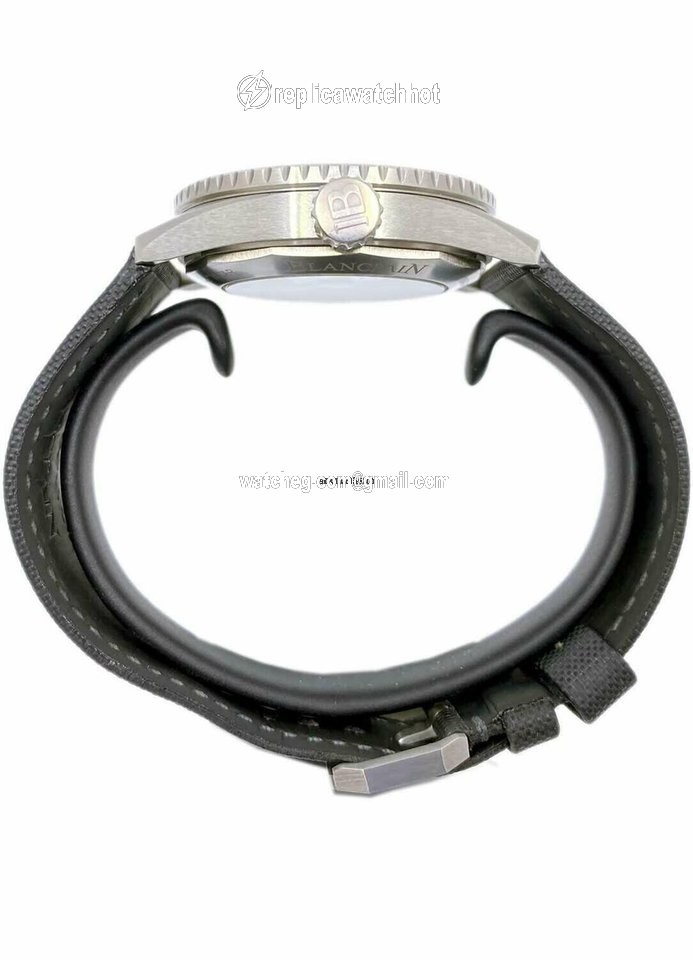 Blancpain Fifty Fathoms Bathyscaphe Mens watch Unisex Automatic Titanium 5000 1230 B52A 4