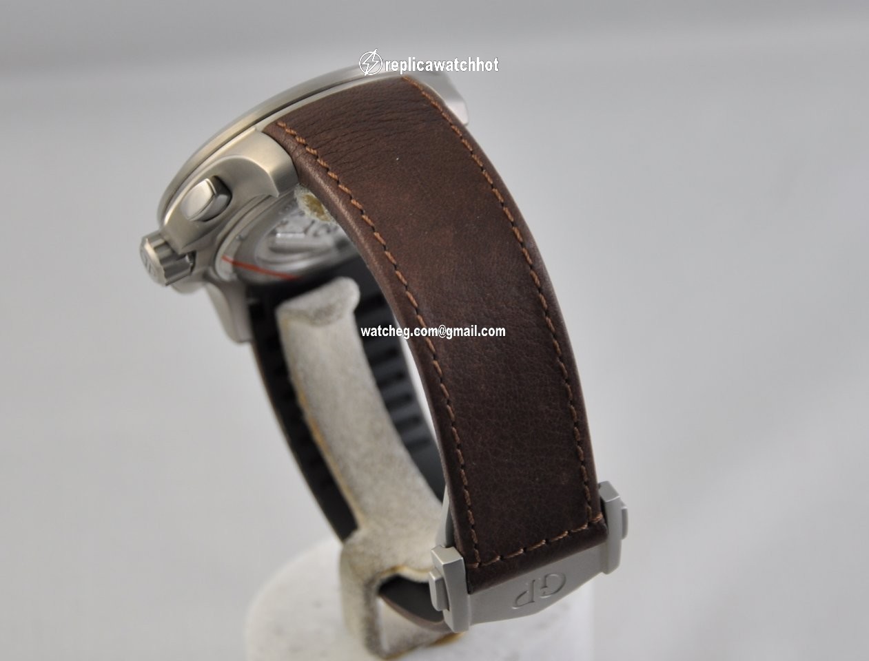 Girard Perregaux Traveller Mens watch Unisex Automatic Titanium 49700-21-132-HBBB 4